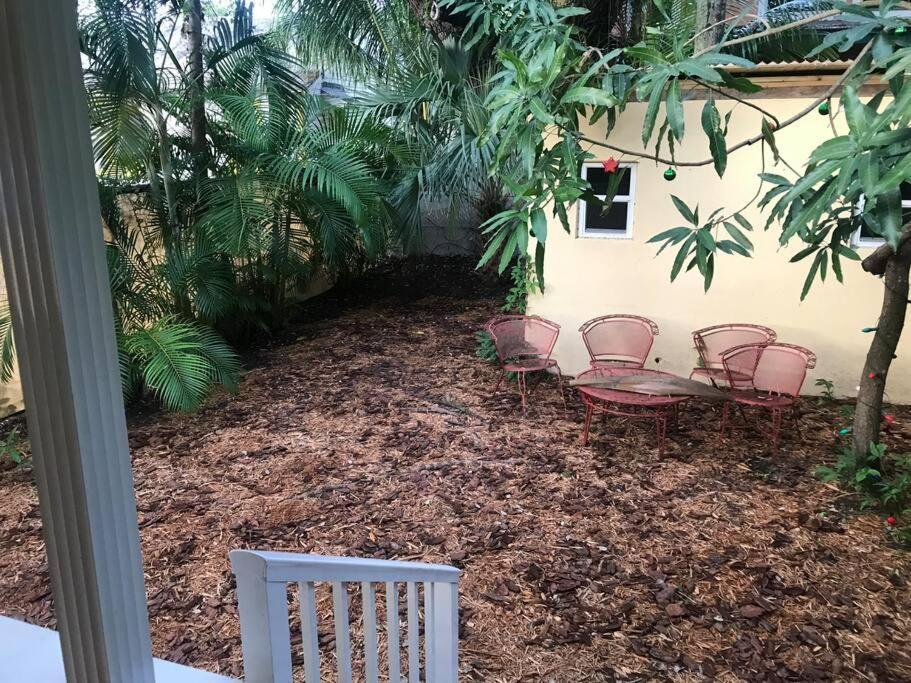 Key West Style Historic Home In Coconut Grove Florida The Yellow House Miami Buitenkant foto